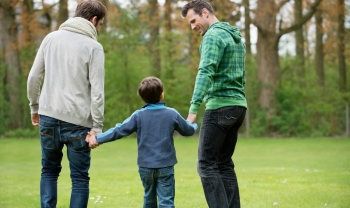 Zašto gay parovi trebaju dobiti mogućnost posvajanja djece