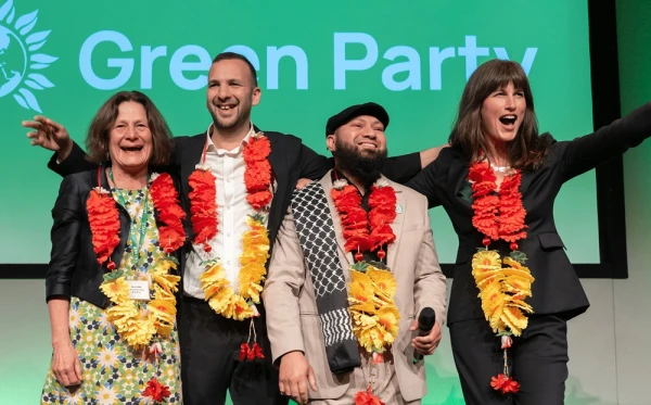 Zeleni u UK-u razmatraju sankcioniranje muškaraca koji 'ispravljaju žene'